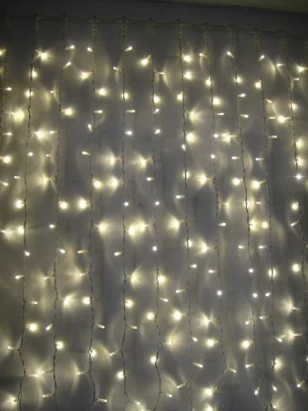 Гирлянда светодиодная "Бахрома" 1.8х0.5м 48LED схема нитей 1/2/3/5/3/2 тепл. бел. IP20 возможность соединения до 3шт 220В КОСМОС 