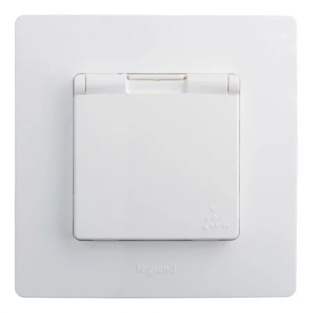 Розетка 1-м СП Etika 16А IP44 250В 2P+E с заземл. защ. шторки с крышкой немецк. стандарт безвинтов. клеммы механизм бел. Leg 